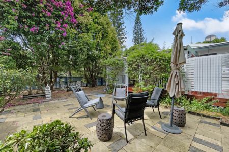 COASTAL COTTAGE | 50 METRES TO THE BEACH - YAROOMBA Your own slice of beachside paradise, rarely available and impossible to resist. - Photo 3