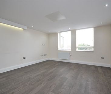 Flat to rent - London Road, Bromley, BR1 - Photo 5