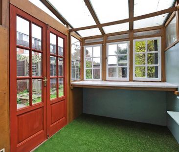 4 bedroom end of terrace house to rent - Photo 2