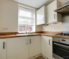 3 BEDROOM House - Semi-Detached - Photo 6