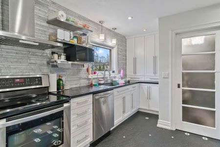 For Lease - 561 Wingrove Crescent, Oakville, Ontario - Photo 3