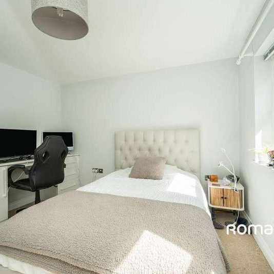 Waterloo Road, Crowthorne, Berkshire, RG45 - Photo 1