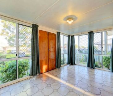 CHARACTER, SPACE & CONVENIENCE � A FAMILY HOME WITH ROOM TO ENJOY - Photo 4