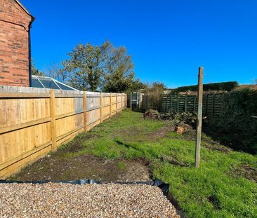 3 bedroom semi-detached house to rent - Photo 6