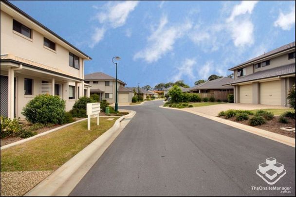 Large 3 Bedroom Townhouse avail: 16/11/2024 - Photo 1