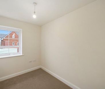 3 bedroom semi-detached house to rent - Photo 4