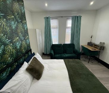 1 bedroom in a house share to rent - Photo 2