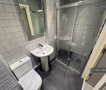 1 bedroom in a flat share to rent - Photo 1