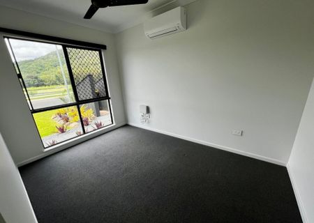 STUNNING FAMILY HOME WITH LAKESIDE LIVING! - Photo 5