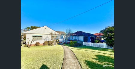 Freshly Updated Family Home with Poolside Entertaining! - Photo 5