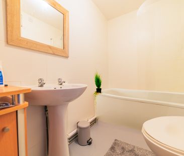 Maplewood Apartments, Llandaff North - Photo 2