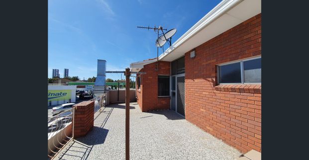 3 Bedroom Spacious Apartment - Photo 1