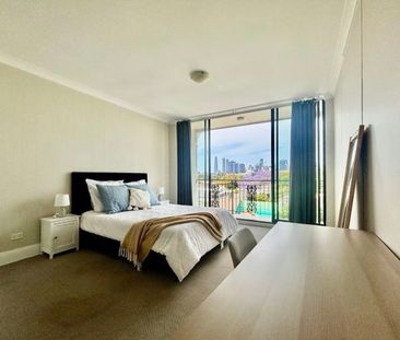 Glebe - Photo 1