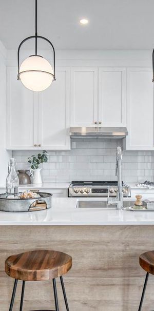 1 MOIS GRATUIT ! Grand 5 1/2 sur 2 étages, LIBRE - Condo / appartement / logement à louer La Présentation - Photo 1