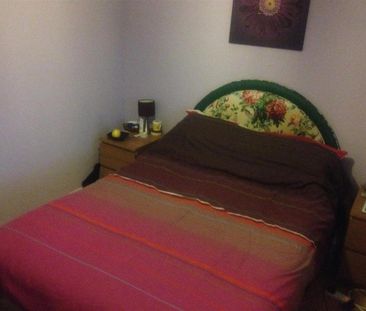 2 bedroom semi-detached house to rent - Photo 2