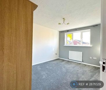4 bedroom end of terrace house to rent - Photo 1