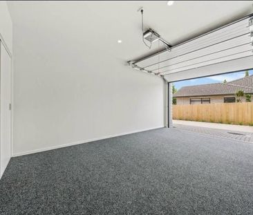 Brand-New Luxury House in Botany Downs - Photo 1