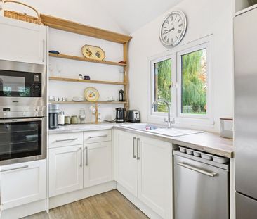 Effingham Common, Effingham, Leatherhead, Surrey, KT24 - Photo 1