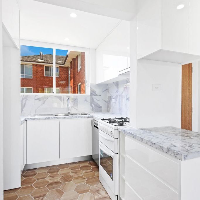 Fully renovated 2 bedroom in the heart of Mosman - Photo 1