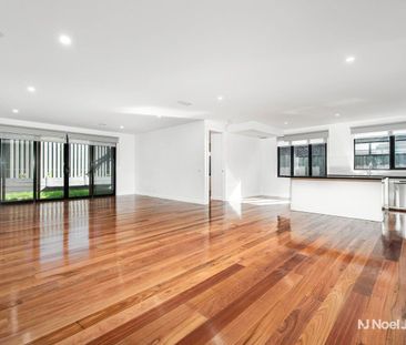 STYLISH 4 BEDROOM PLUS STUDY TOWNHOUSE - Photo 1