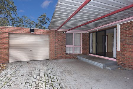 FAMILY HOME - GREAT LOCATION - Photo 4