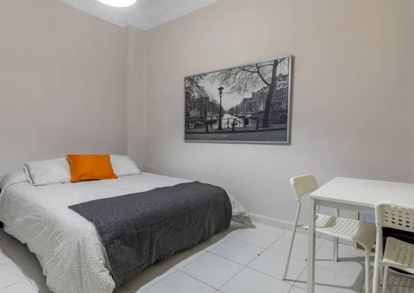 Carrer Almirall Cadarso, Valencia, Valencian Community 46005