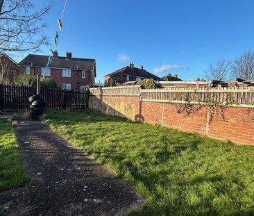 3 bedroom semi-detached house to rent - Photo 3