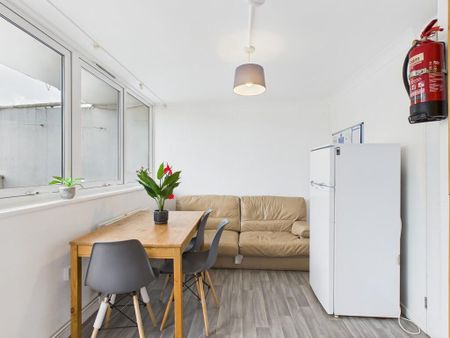 4 bedroom apartment to rent - Photo 2