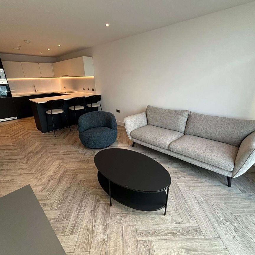 Extravagant Fully Furnished Two Double Bedroom Apartment with unrivalled facilities in the Exclusive Cortland Development, Colliers Yard. - Photo 1