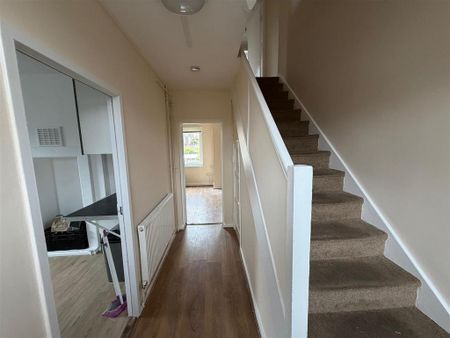 4 bedroom flat to rent - Photo 3