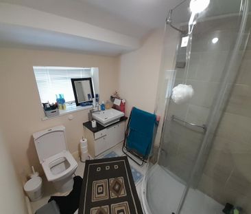 1 bedroom in a house share to rent - Photo 6