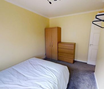 3 bedroom ground floor maisonette to rent - Photo 3