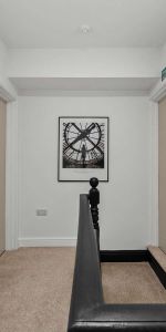 Derbyshire Lane Room 2 - Photo 3