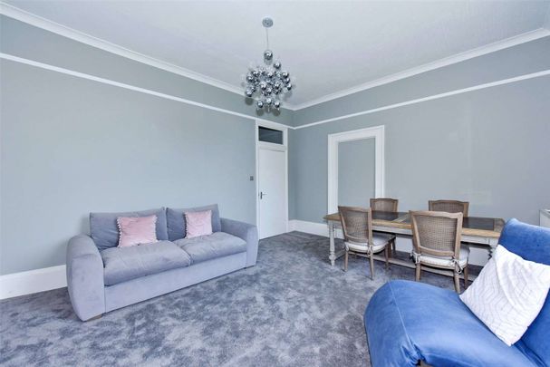 A delightful one bedroom apartment set within a Regency Villa. - Photo 1