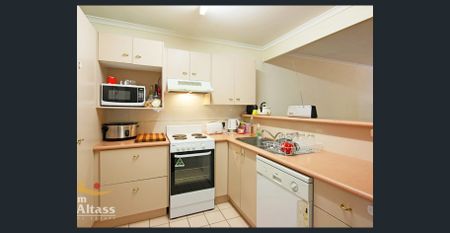 Quiet Rear Townhouse in Prime Morningside Location - Photo 4