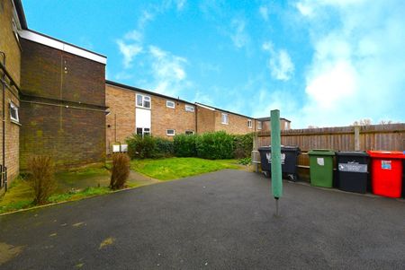 Ascot Crescent, Stevenage, SG1 - Photo 3