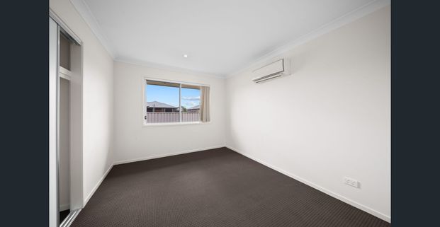 4 BEDROOM FAMILY HOME! - Photo 1