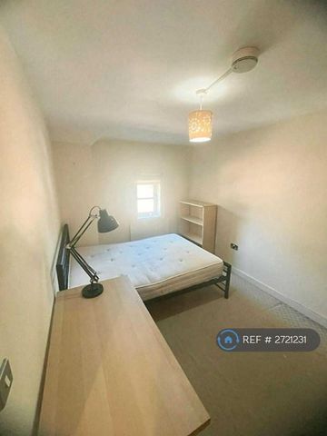 1 bedroom in a house share to rent - Photo 5