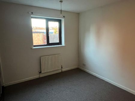 2 bedroom ground floor flat to rent - Photo 2