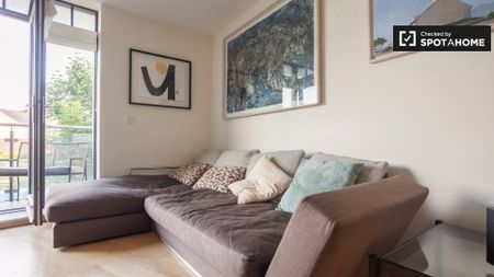Bright room in 2-bedroom apartment in Bray, Dublin - Photo 3