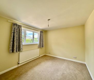 3 bedroom detached bungalow to rent - Photo 2