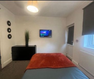 1 bedroom in a house share to rent - Photo 5