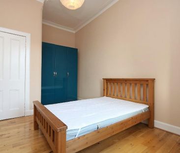 3 bedroom flat to rent - Photo 2