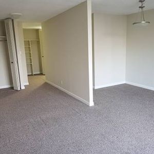 BRIGHT STUDIO UNIT -CHARMING UNIT *MINUTES FROM METROTOWN - Photo 2