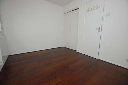 Hookstone Way, Woodford Green, Essex, IG8 - Photo 3