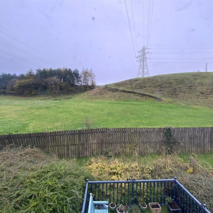 2 bedroom Flat To Let - Photo 1