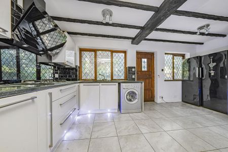 3 bedroom semi-detached house to rent - Photo 4