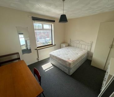 6 bedroom house to rent - Photo 2