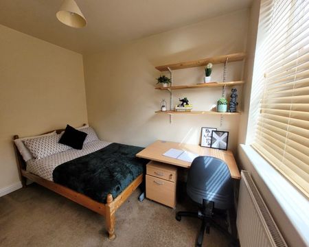 5 Bedrooms, 42 Irving Road – Student Accommodation Coventry - Photo 4
