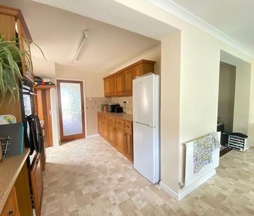 3 bedroom semi-detached house to rent - Photo 4